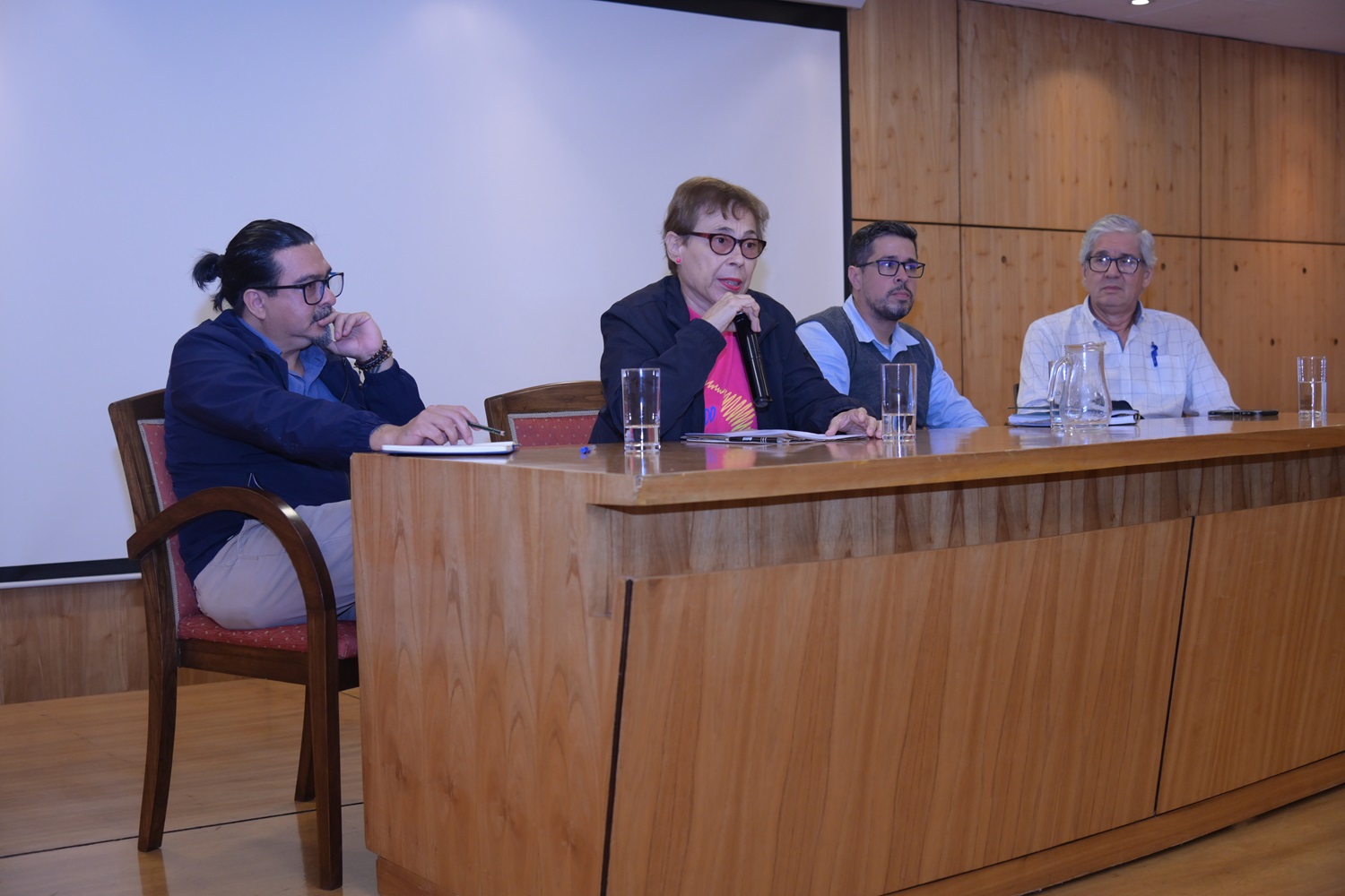 Magdalena Riveros durante su ponencia en el debate organizado por la UAA y la SCP